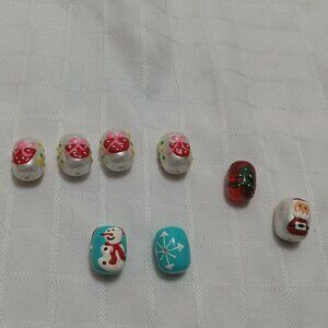 Eight vintage handmade glass beads